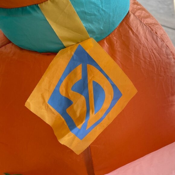 Gemmy Inflatable Scooby-Doo Christmas Yard Decor w Santa Hat Bone 5 ft Blow Up - Picture 5 of 6